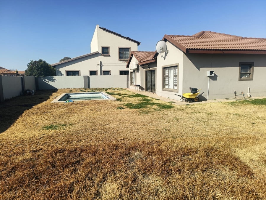 3 Bedroom Property for Sale in Van Der Hoff Park North West